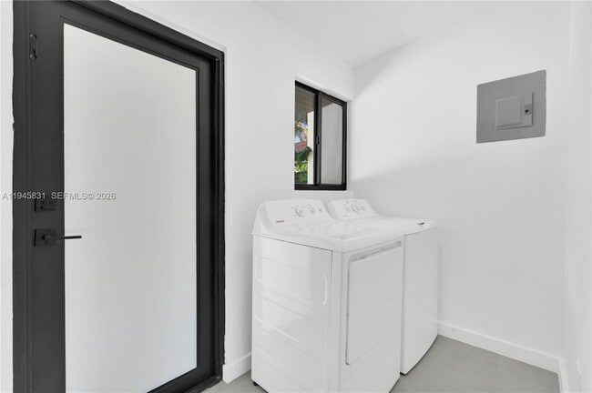 Building Photo - 3040 NW 93rd St