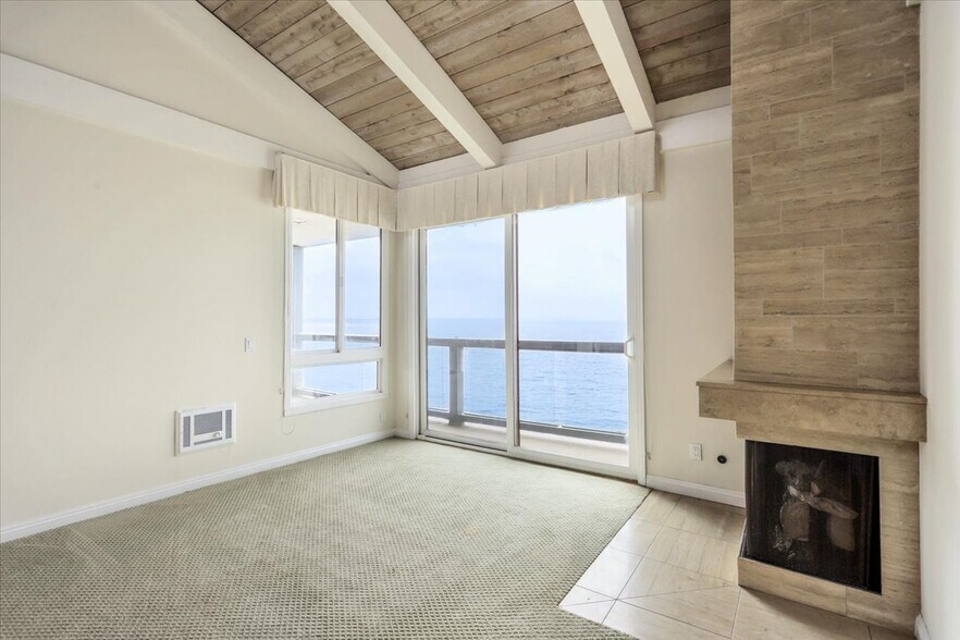 Building Photo - 575 Esplanade