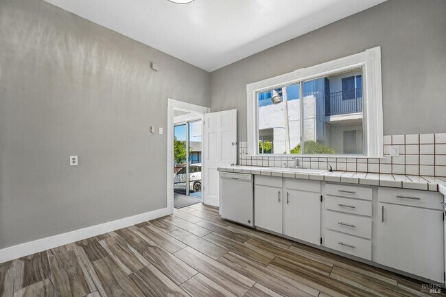 Building Photo - 517 Branciforte St