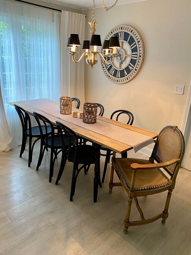 Building Photo - Home on East Bay – Impeccably Furnished Off-Season Retreat