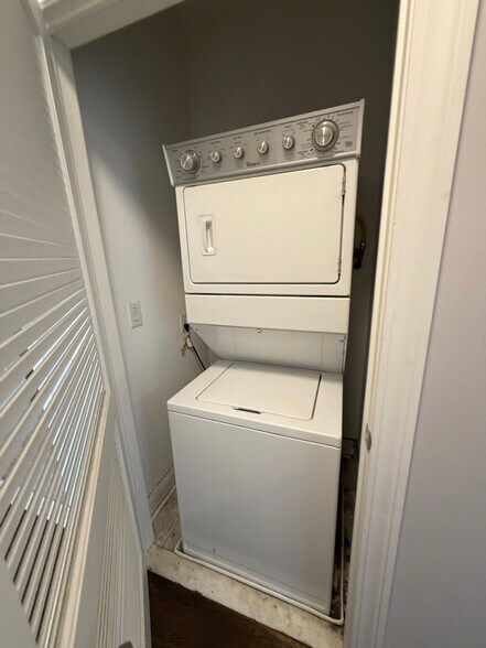 Building Photo - 742 Park Ave