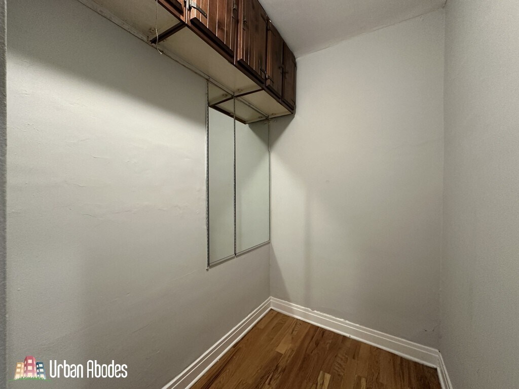 Building Photo - 515 W Melrose St