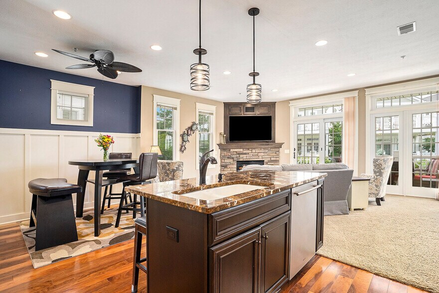 Building Photo - 807 Lake St