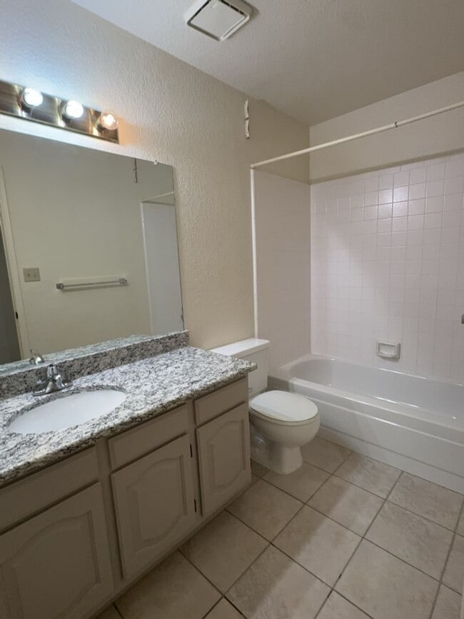 Building Photo - Great two story, 3 bedroom, 2.5 bath home
