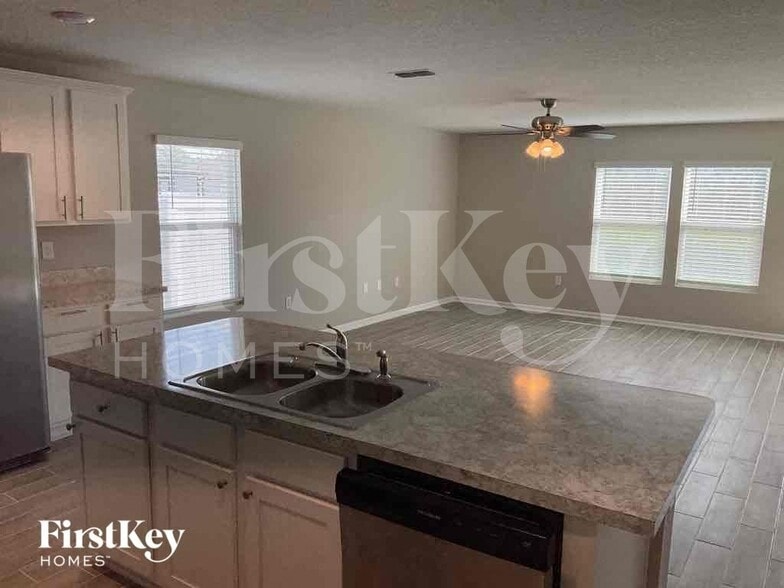 Building Photo - 2366 Sea Palm Ave