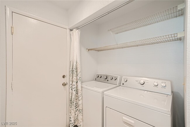 Building Photo - 4844 Maryvale Dr