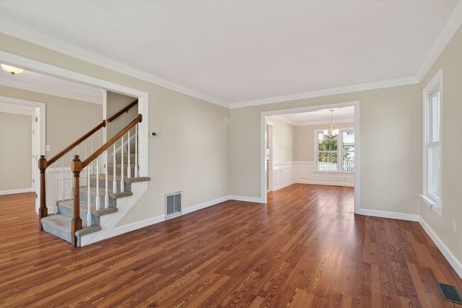 Building Photo - 5 Bed, 2.5 Bath Home in the Heart of Red Mill Farms