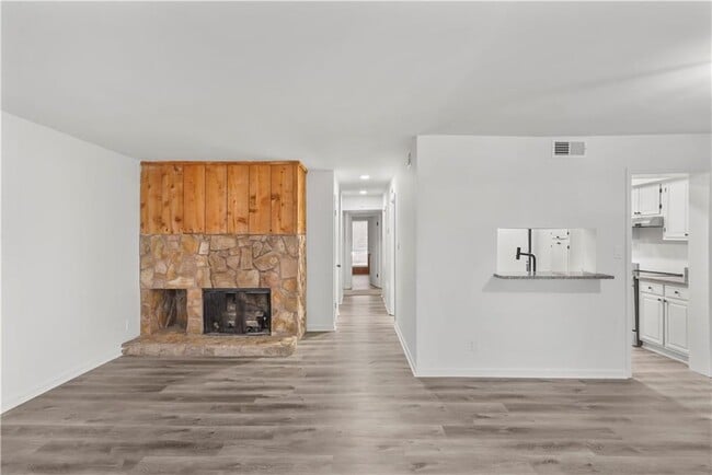 Building Photo - 4705 Mariners Dr