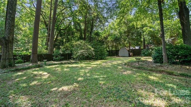 Building Photo - 2126 Arnold Dr