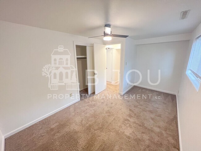 Building Photo - 4418 N Chestnut St