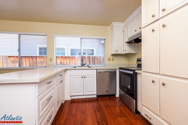 Building Photo - Lovely Blossom Valley Home