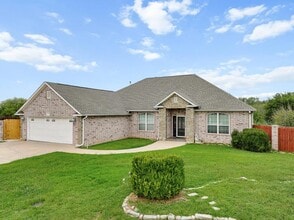 Building Photo - 1717 Red Oak Dr