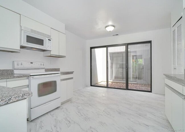 Building Photo - 277 Vista Dr