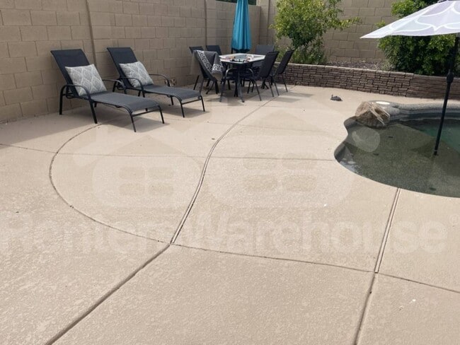 Building Photo - 2328 W Skinner Dr