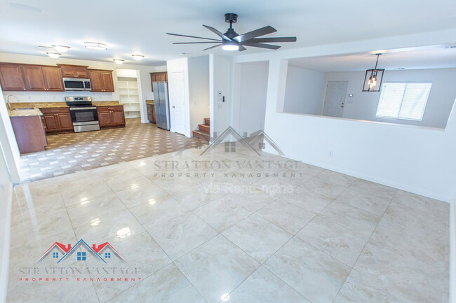 Building Photo - 110 Cholla St