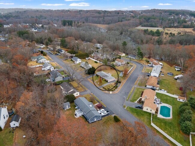 Building Photo - 45 Kinglet Dr