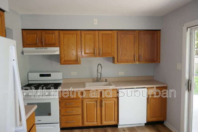 Building Photo - 22750 Valley Dr