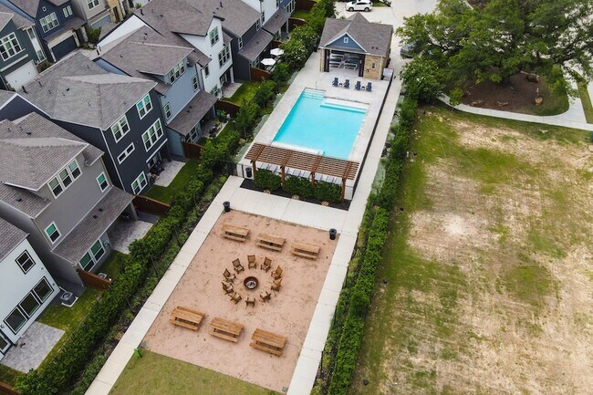 Building Photo - 16030 Mason Run Dr
