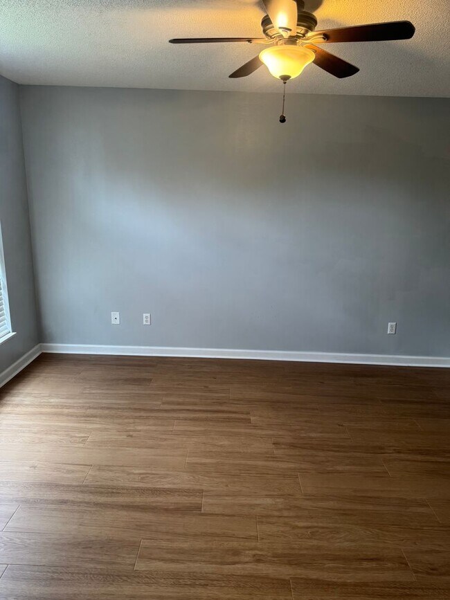 Building Photo - Knoxville 37918 - Beautiful 3 bedroom, 2 bath home in the heart of Powell - Contact Lisa Vineyard...