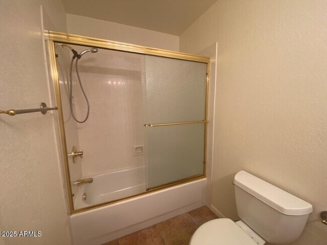 Building Photo - 3271 Briarwood Dr