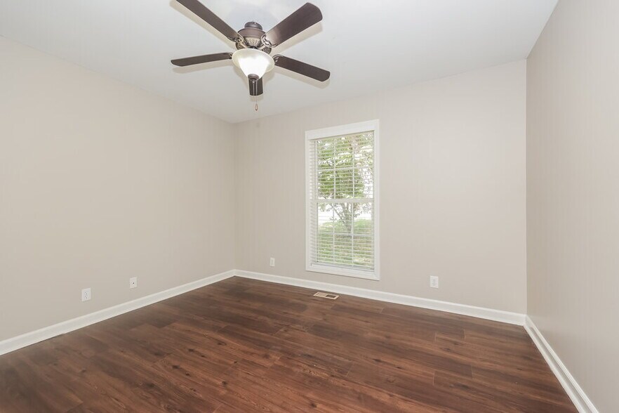 Building Photo - 151 Braxton Ln E