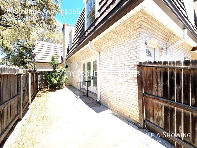 Building Photo - "Charming 2-Bed, 2-Bath Condo in Prime San...