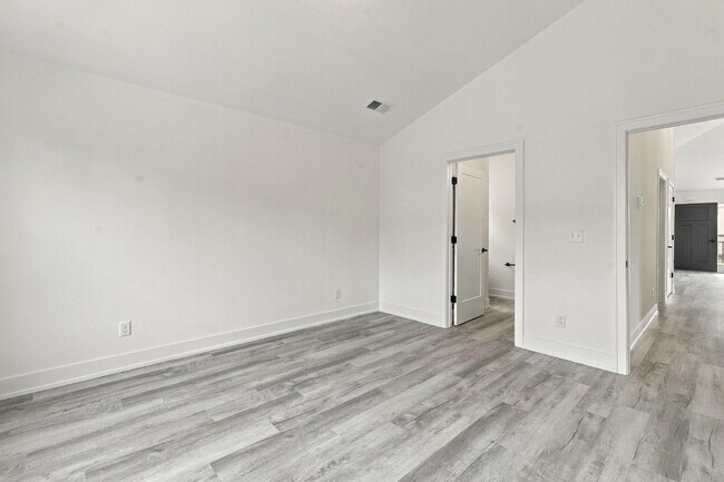 Building Photo - 226 E Brown St