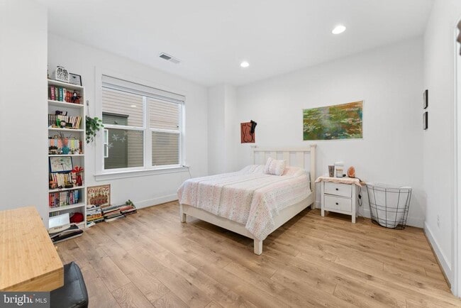 Building Photo - 3533 Bellflower Ln