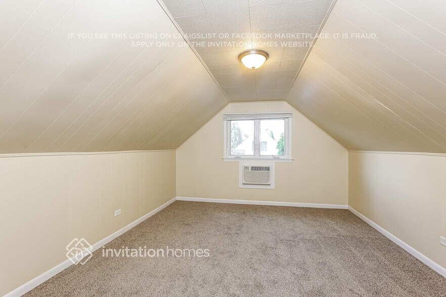 Building Photo - 8440 S Lockwood Ave