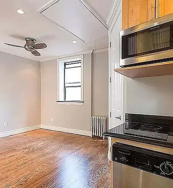 Building Photo - 326 E 35th St