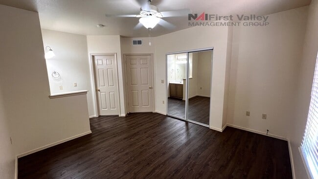 Building Photo - 2 Bedrooms, 2 Baths