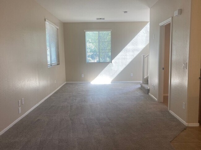 Building Photo - Gilbert 4 bedroom home