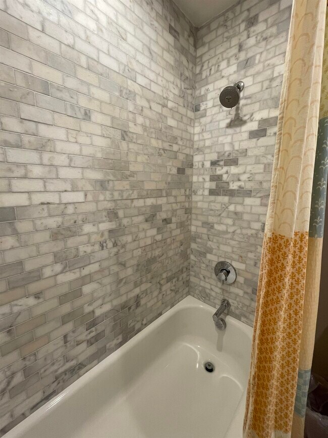 Building Photo - 354 Grove St