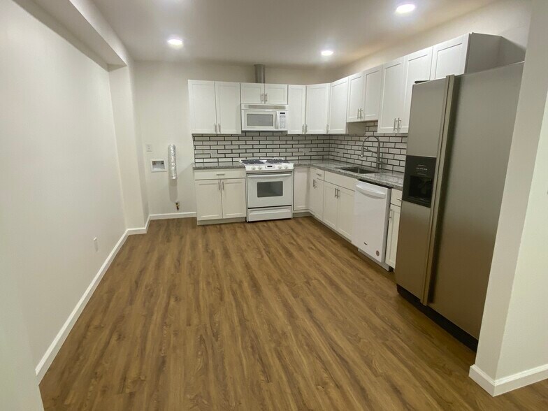 Building Photo - 1102 Maple Creek Rdg