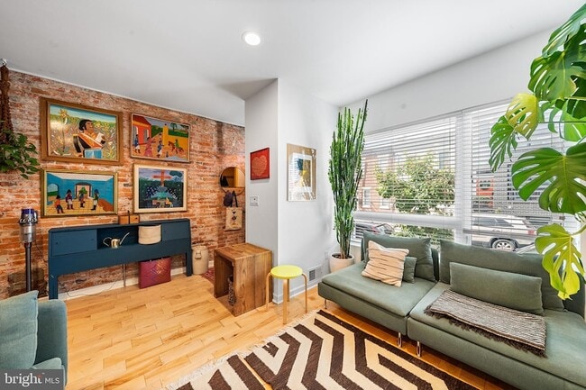 Building Photo - 2222 Oakford St