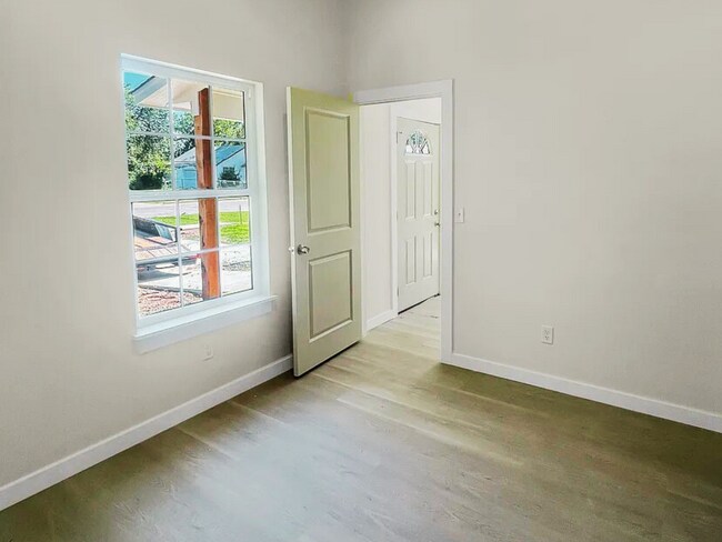 Building Photo - Sleek & Spacious 3-Bedroom Duplex Near Dow...