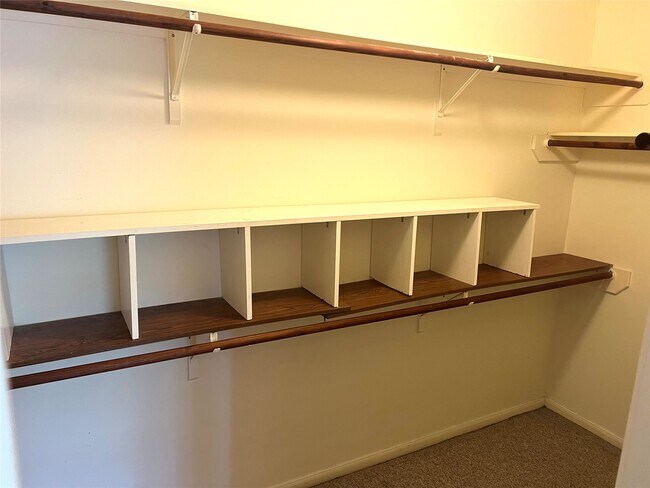 Building Photo - 310 Annes Way