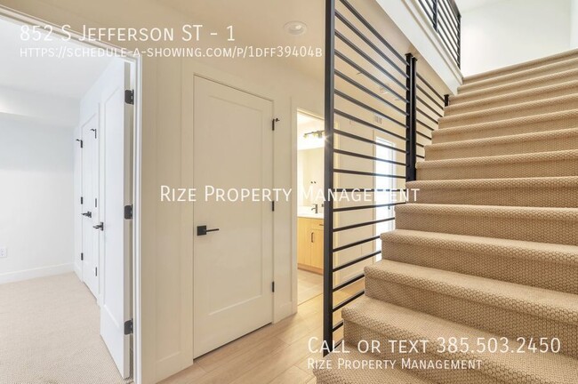 Building Photo - 852 Jefferson St W