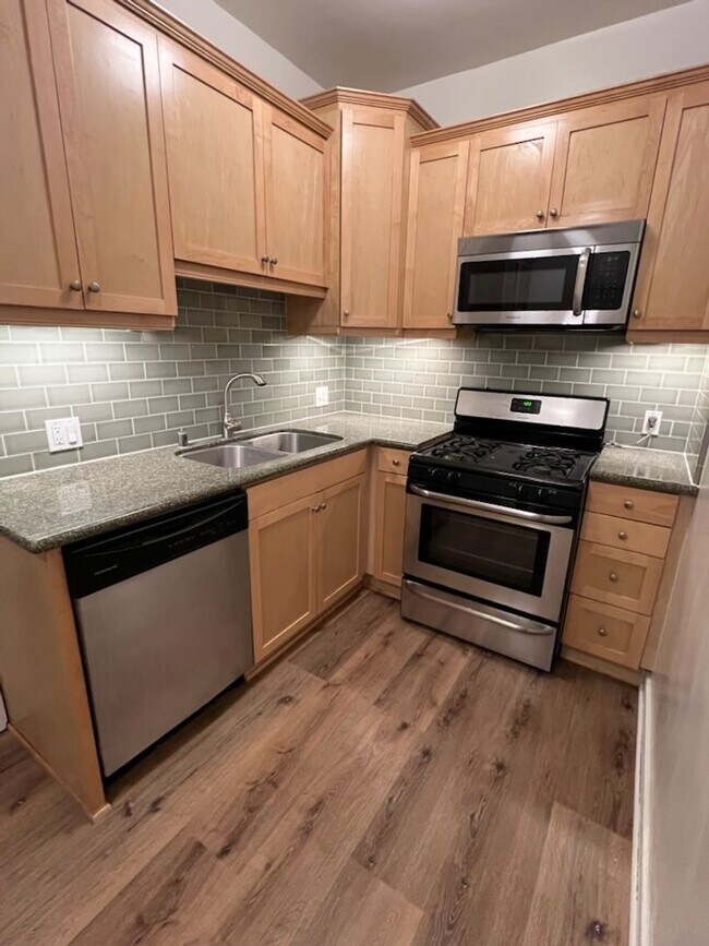 Building Photo - 448 N Orange Grove Ave