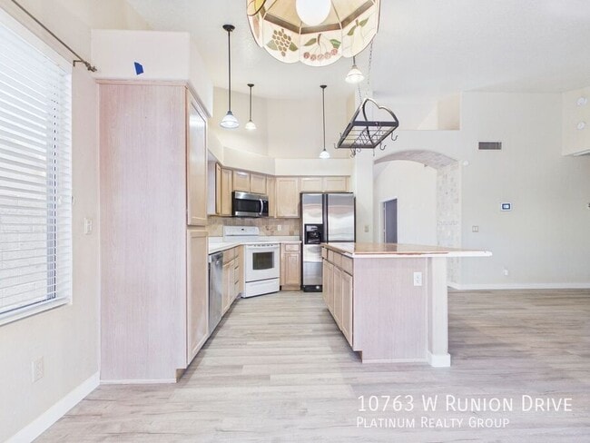 Building Photo - 10763 W Runion Dr