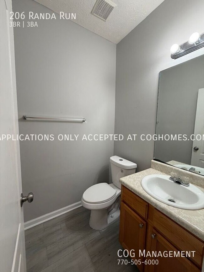 Building Photo - 206 Randa Run