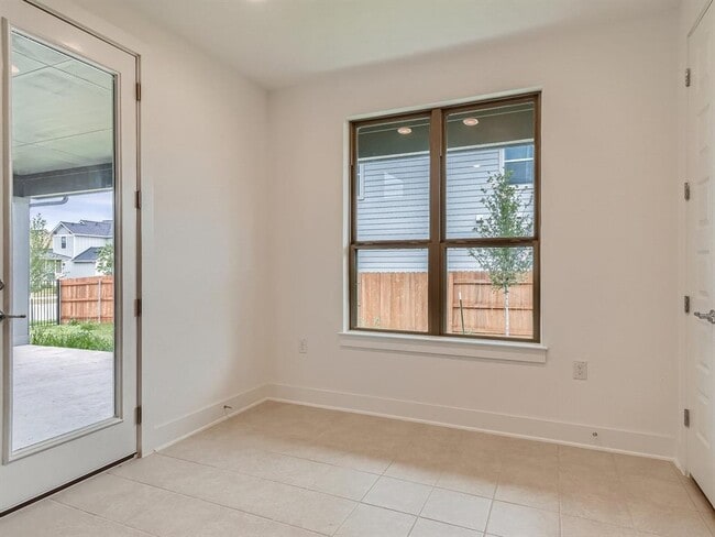 Building Photo - 9101 Spire View