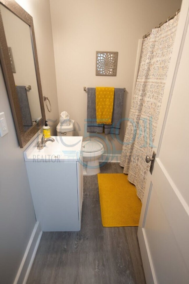 Building Photo - Wonderful Apartment in Hillcrest!