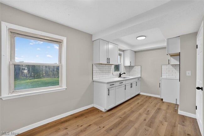 Building Photo - 303 S Green Rd