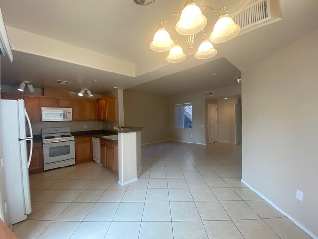 Building Photo - One bedroom Townhome with attached garage!