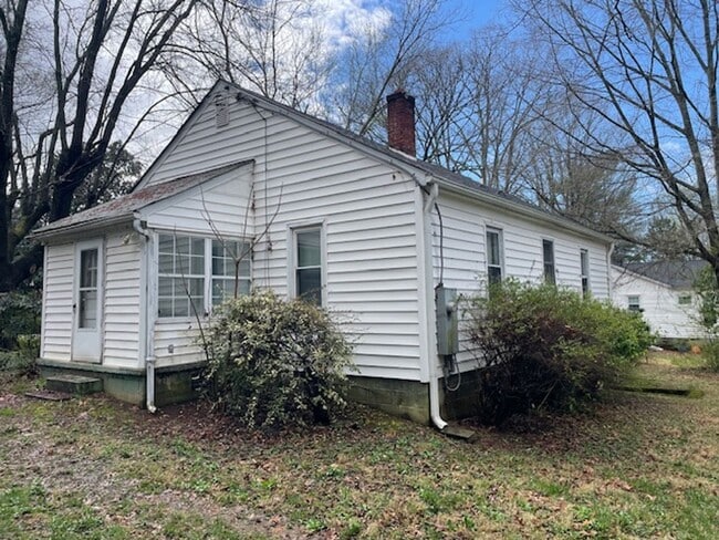 Building Photo - Perfect Home In Center of Winston-Salem!