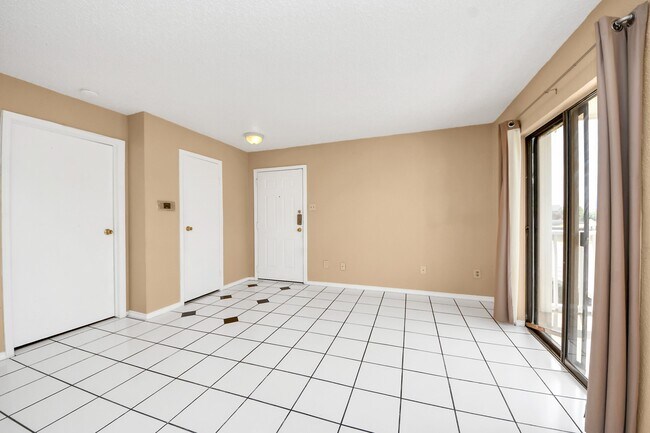 Building Photo - 2750 Holly Hall St