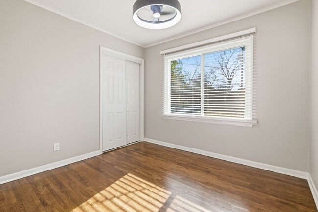 Building Photo - 3 bed/1 bath remodel within walking distance of Brookside