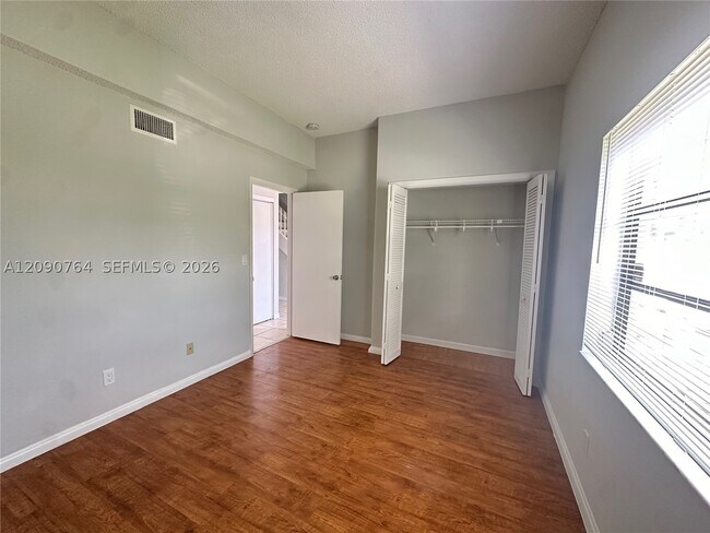 Building Photo - 6848 SW 37th St