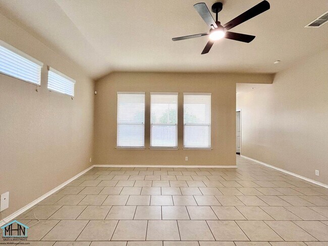 Building Photo - A Stunning 5-Bedroom, 3.5-Bathroom Home in the Heart of San Antonio, Texas!